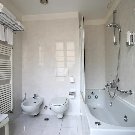 Sure By Western Centre מלון