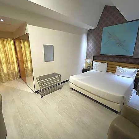 Hotel Sure By Western Centre 4*