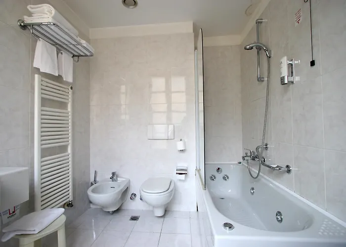 Sure By Western Centre Турин