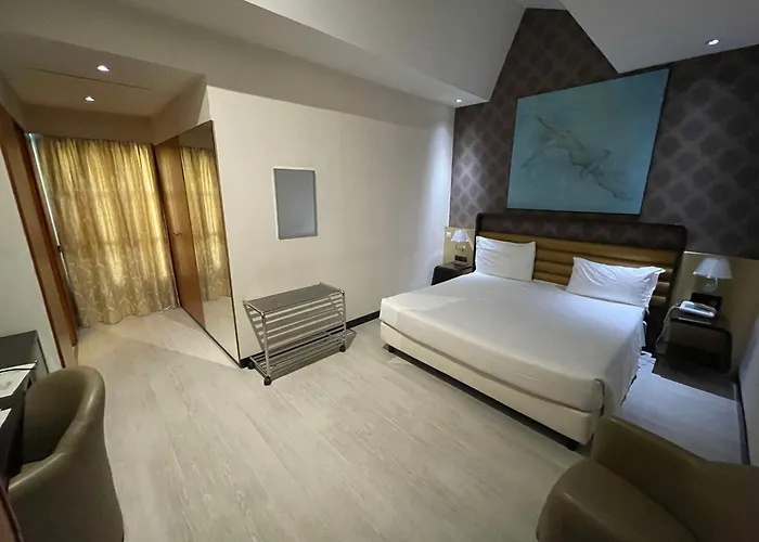 Sure By Western Centre Отель 4*