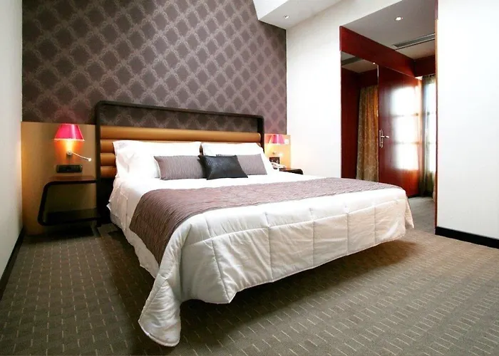 Отель Sure By Western Centre