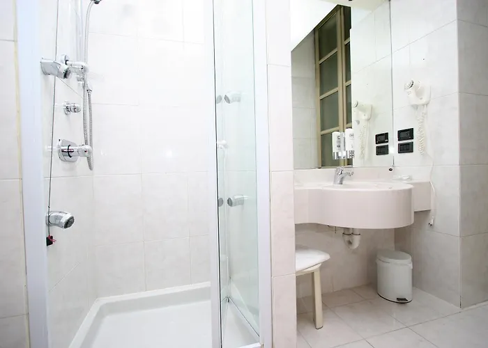 Отель Sure By Western Centre