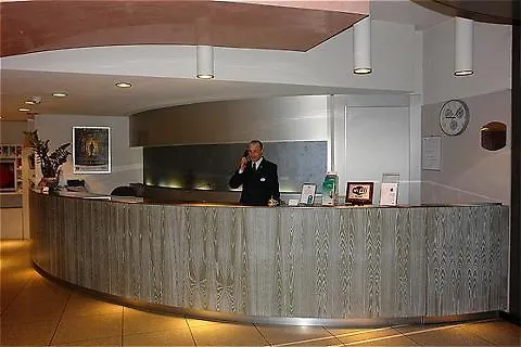 Отель Sure By Western Centre