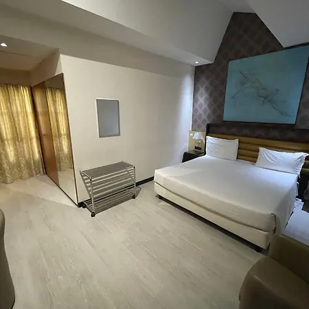 Sure By Western Centre Hotel 4*